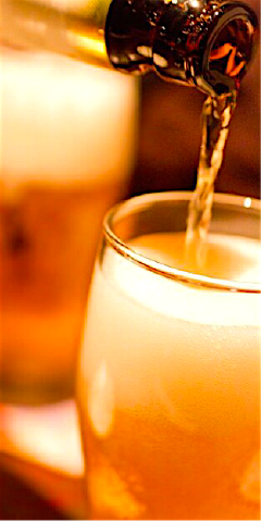 グラスに注がれるビール